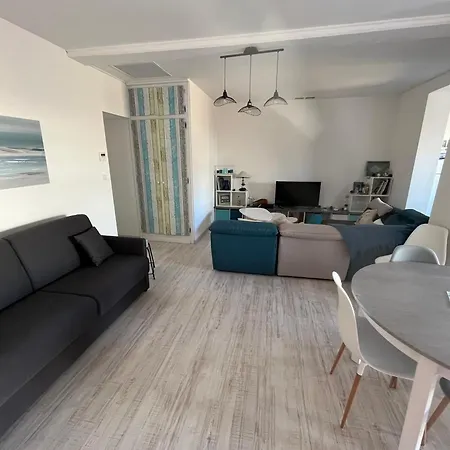 Holiday home Arcachon: Charmante Maison T3 Avec Terrasse, Wi-fi, Climatisation Et Proche - Fr-1-319-410 Arcachon